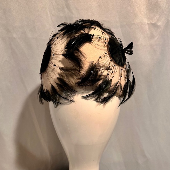 Vintage Black Feathered Women's Hat Ivory Doeskin 100% Wool Made in USA - Picture 1 of 9